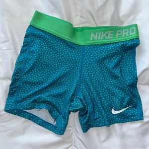 M Nike pros